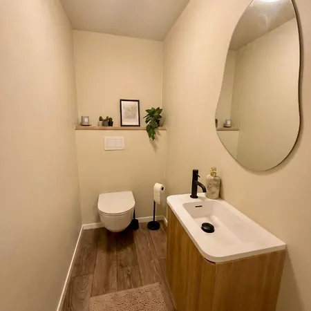 Modern Waterfront 4br With Dock & Free Parking Apartment *