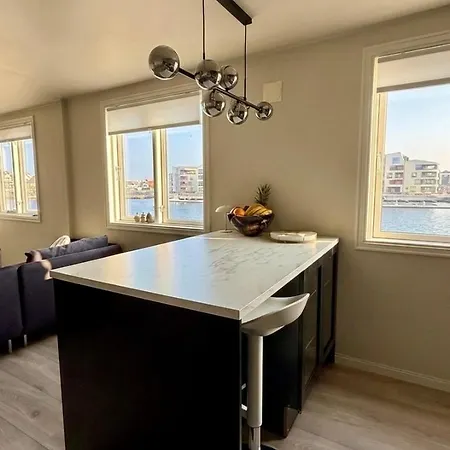 Appartement Modern Waterfront 4br With Dock & Free Parking