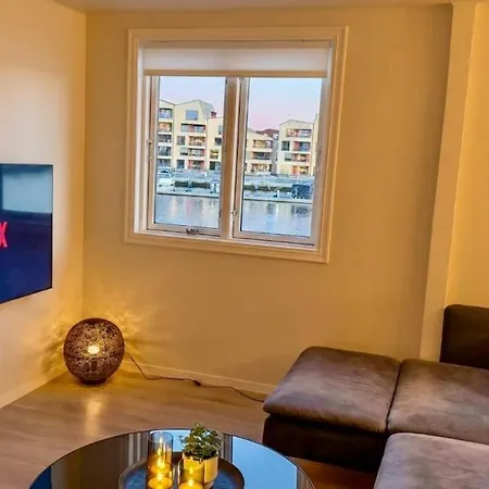 Modern Waterfront 4br With Dock & Free Parking