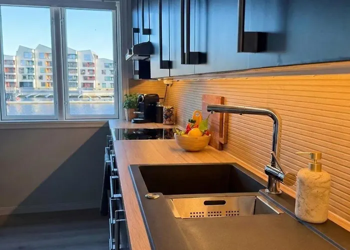 Modern Waterfront 4br With Dock & Free Parking Apartment